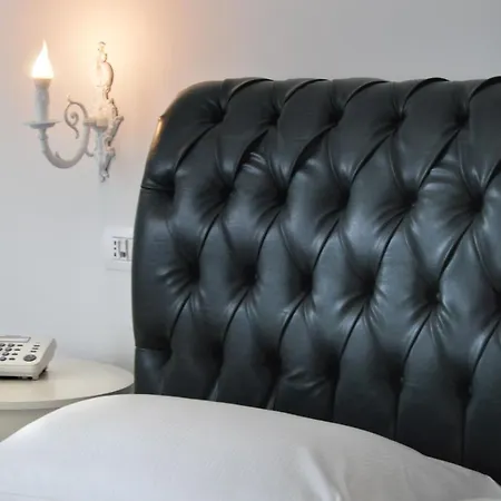 Barbarella Home-3